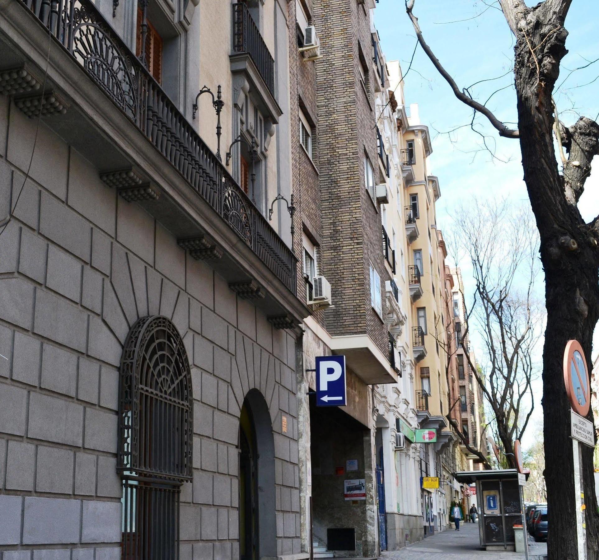 Apartamentos Arapiles Madrid Exterior photo